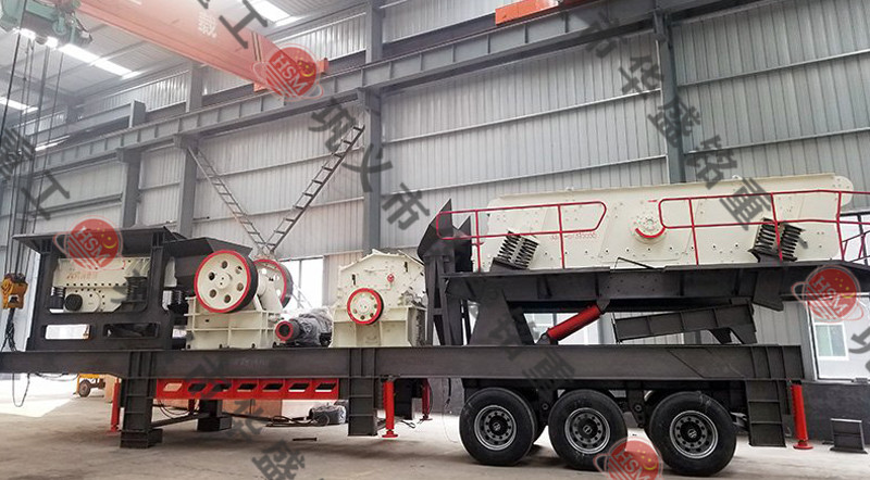 1681087488121154.jpg 鄂式移動破碎站發貨現場